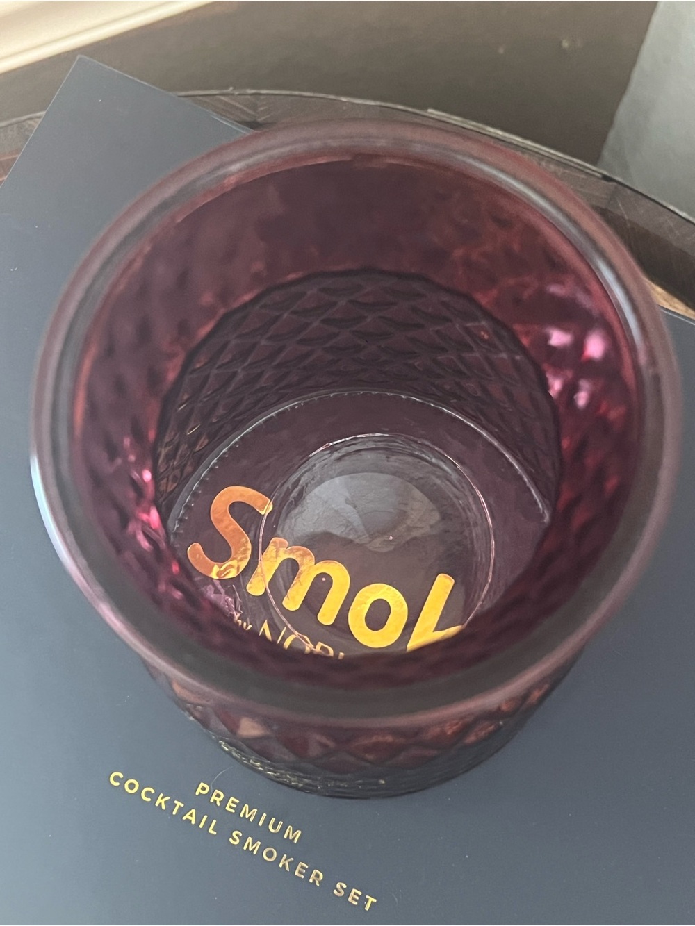 Deep Red Diamond-Texture Glass Vase - Picture 6 of 10